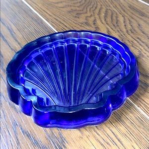 Violet blue seashell holder